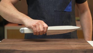 'World's First' Ultrasonic Chef's Knife Vibrates 40,000 Times Per Second for Easy Cutting