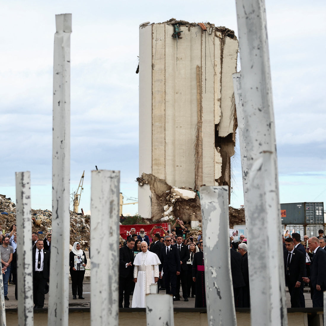 Thousands Greet Pope Leo in Lebanon, as He Prays at Beirut Blast Site