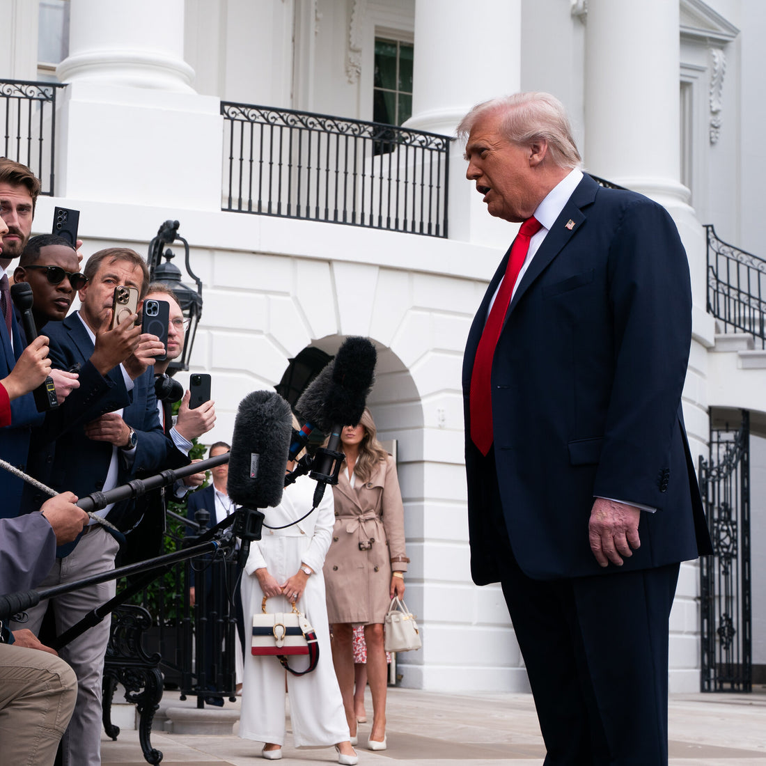 Trump Downplays Post Threatening Chicago, Saying He Wants to ‘Clean Up’ City