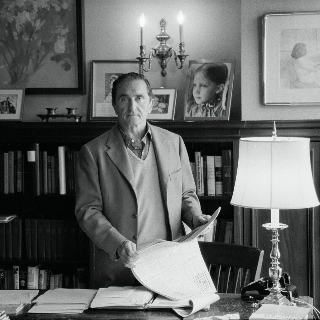 Arthur L. Carter, 93, Dies; Investment Banker Founded a Cheeky Newspaper