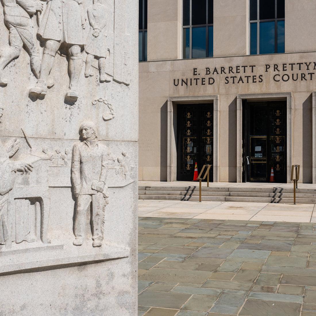 Trump Asks Appeals Court to Allow Firing of Lisa Cook Ahead of Key Fed Meeting