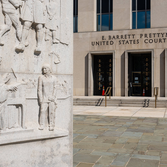 Trump Asks Appeals Court to Allow Firing of Lisa Cook Ahead of Key Fed Meeting