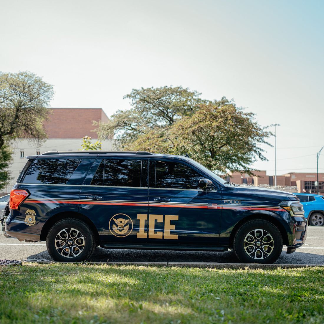 Man Fatally Shot in Confrontation With ICE Officers in Chicago Area