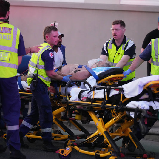 Live Updates: At Least 10 Injured in Shooting at Bondi Beach in Sydney