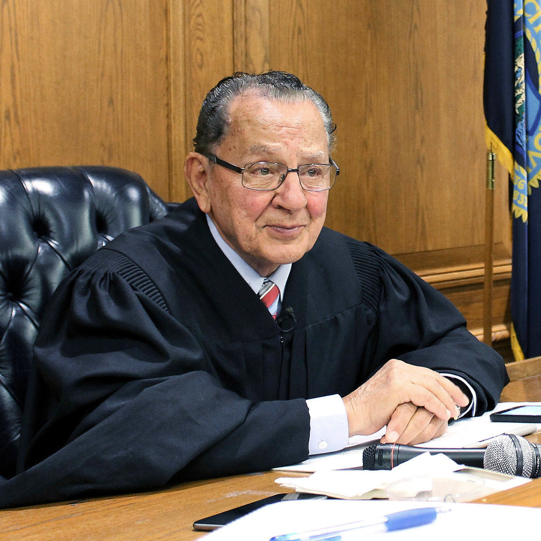 Frank Caprio, Kind Judge on Rhode Island TV, Dies at 88