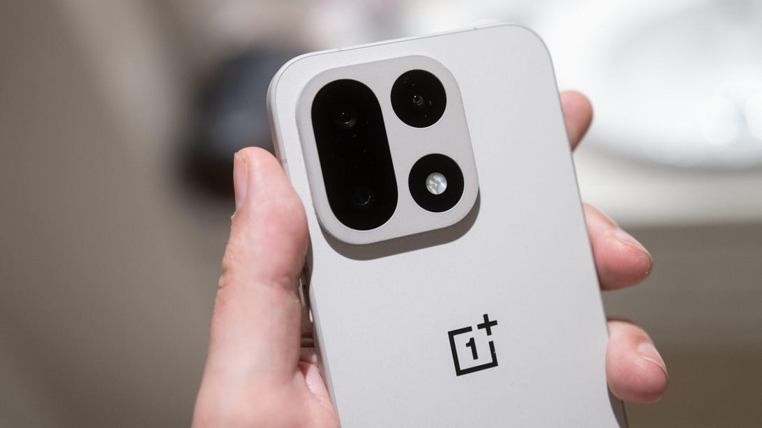 I Tested the OnePlus 15 and Its Massive 7,300-mAh Battery Deserves a Medal