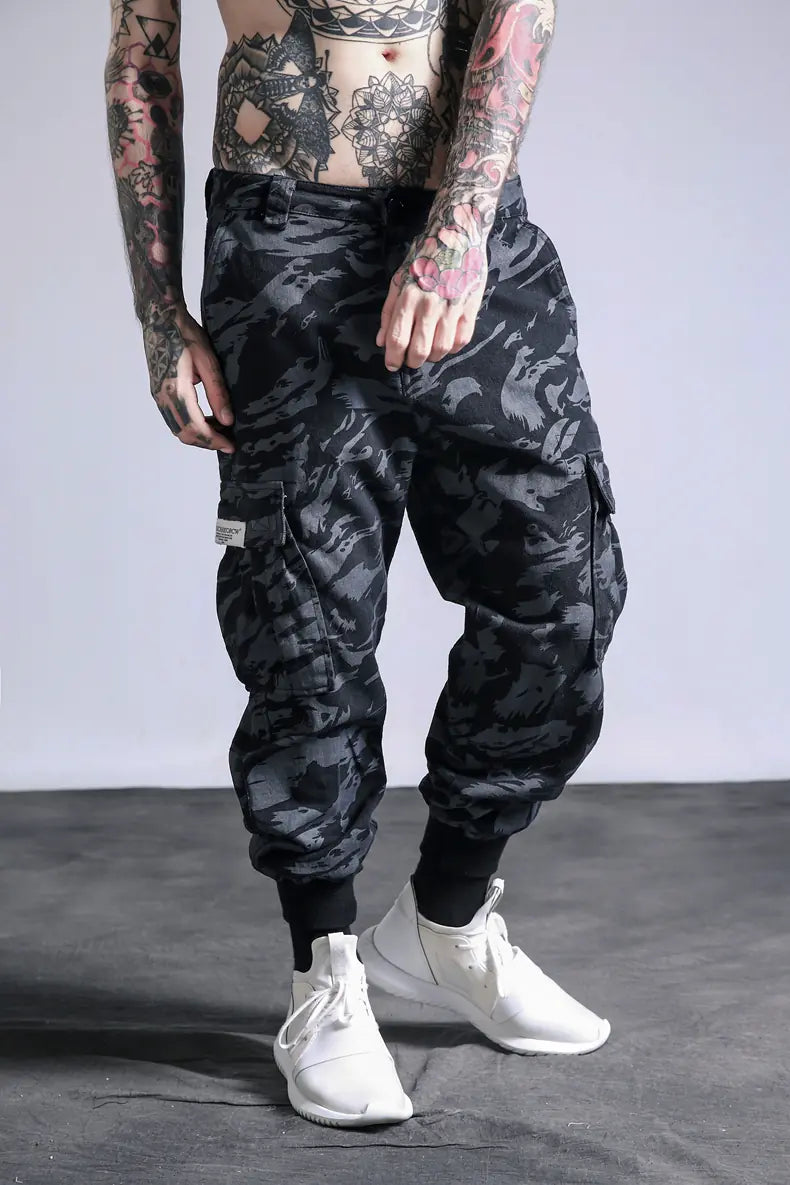 Men's Streetwear Camouflage Cargo Pants in Loose Fit