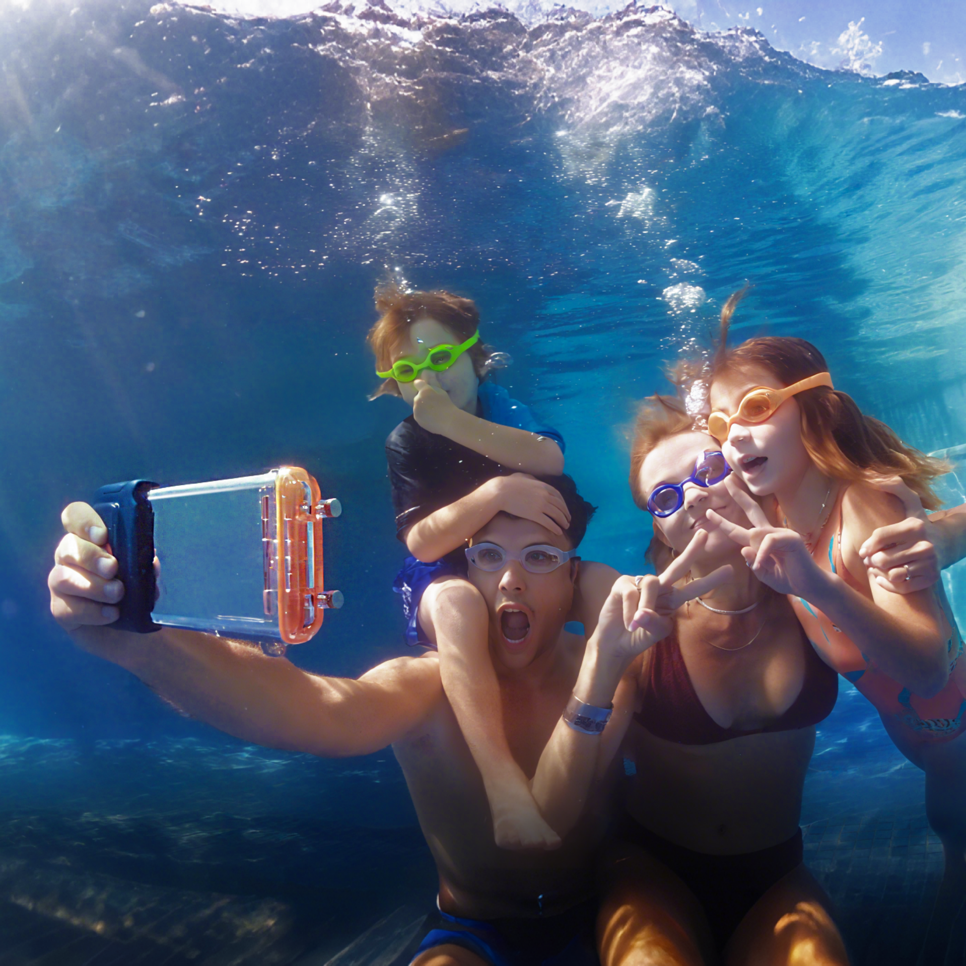 H1 Smart Waterproof Phone Case by Sublue Underwater Scooter