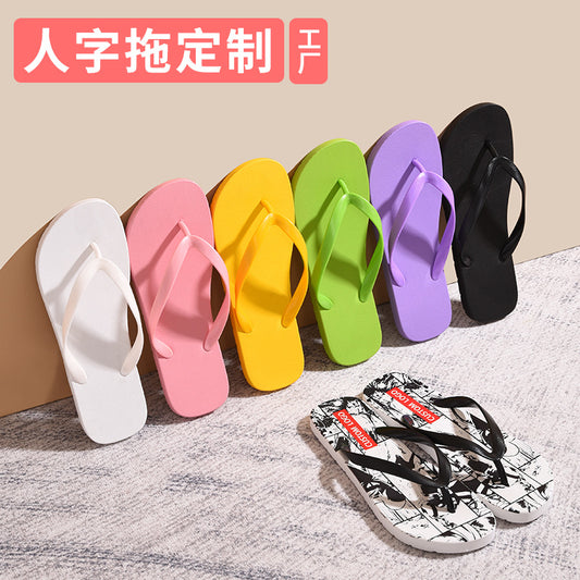 Flip-flops with logo printing patterns for men to wear on the beach, giving women a high-end look