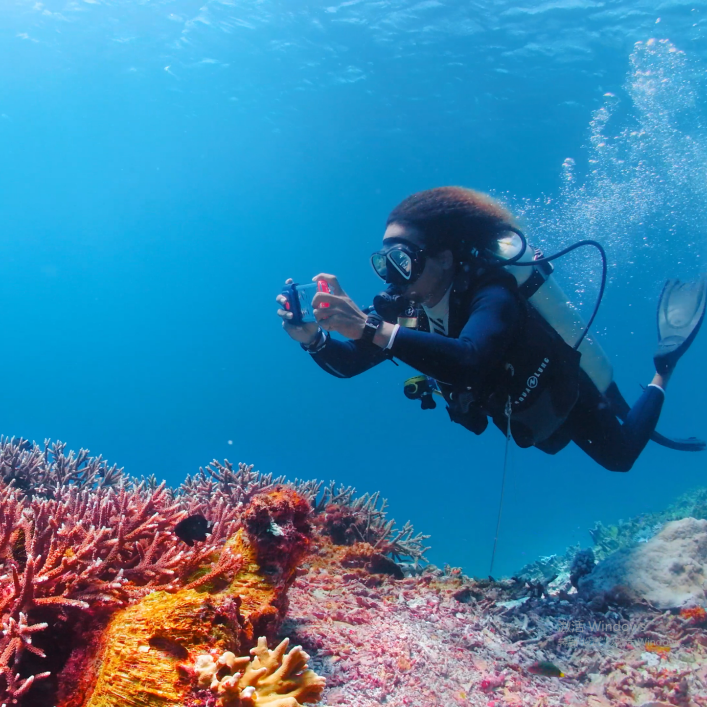 H1 Smart Waterproof Phone Case by Sublue Underwater Scooter