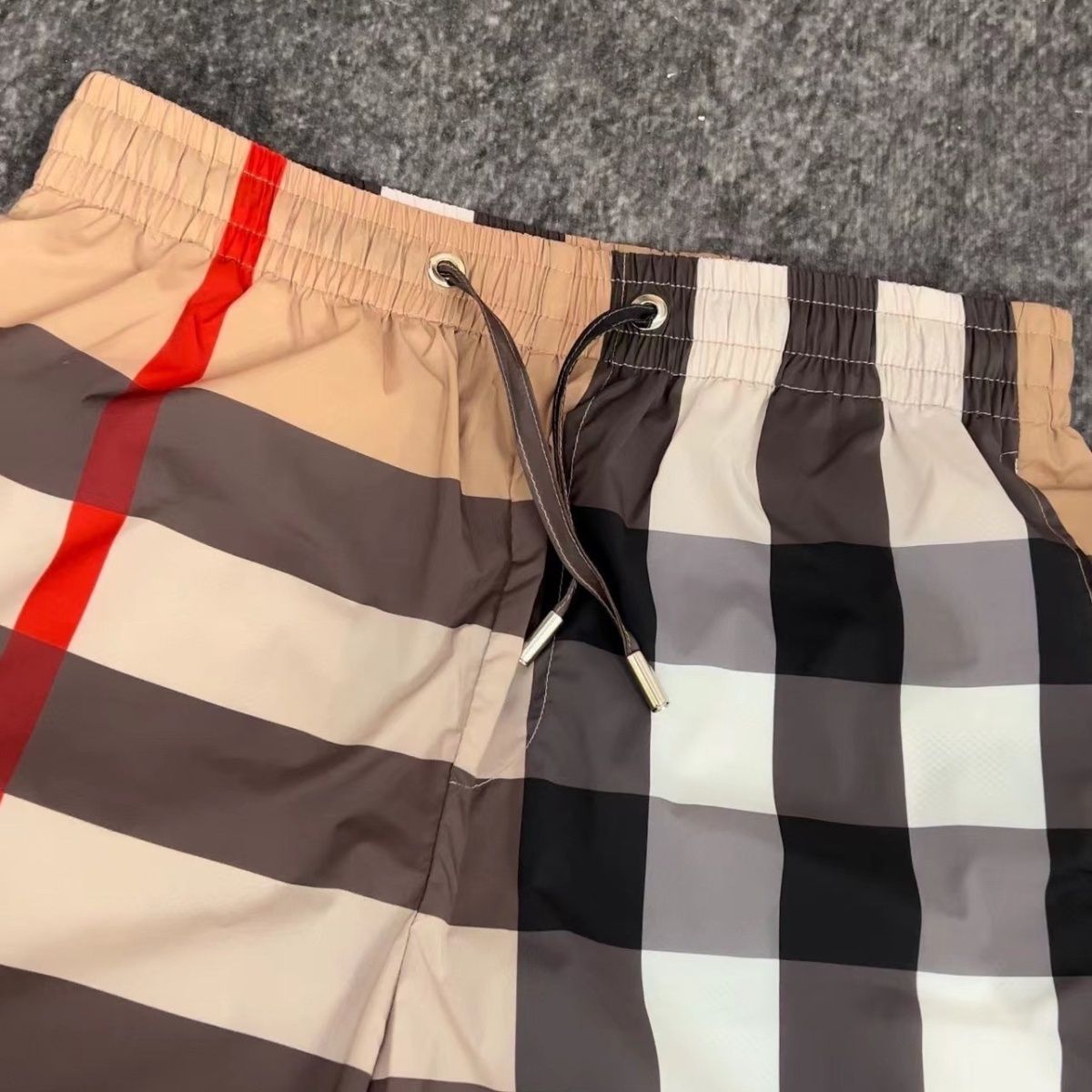 Light luxury quick-drying shorts for men, summer plaid five-inch pants, contrasting color plaid for men, British sand