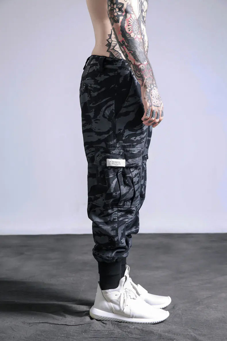 Men's Streetwear Camouflage Cargo Pants in Loose Fit