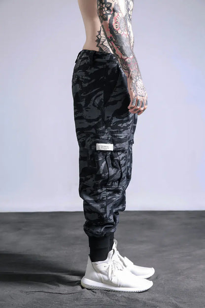 Men's Streetwear Camouflage Cargo Pants in Loose Fit