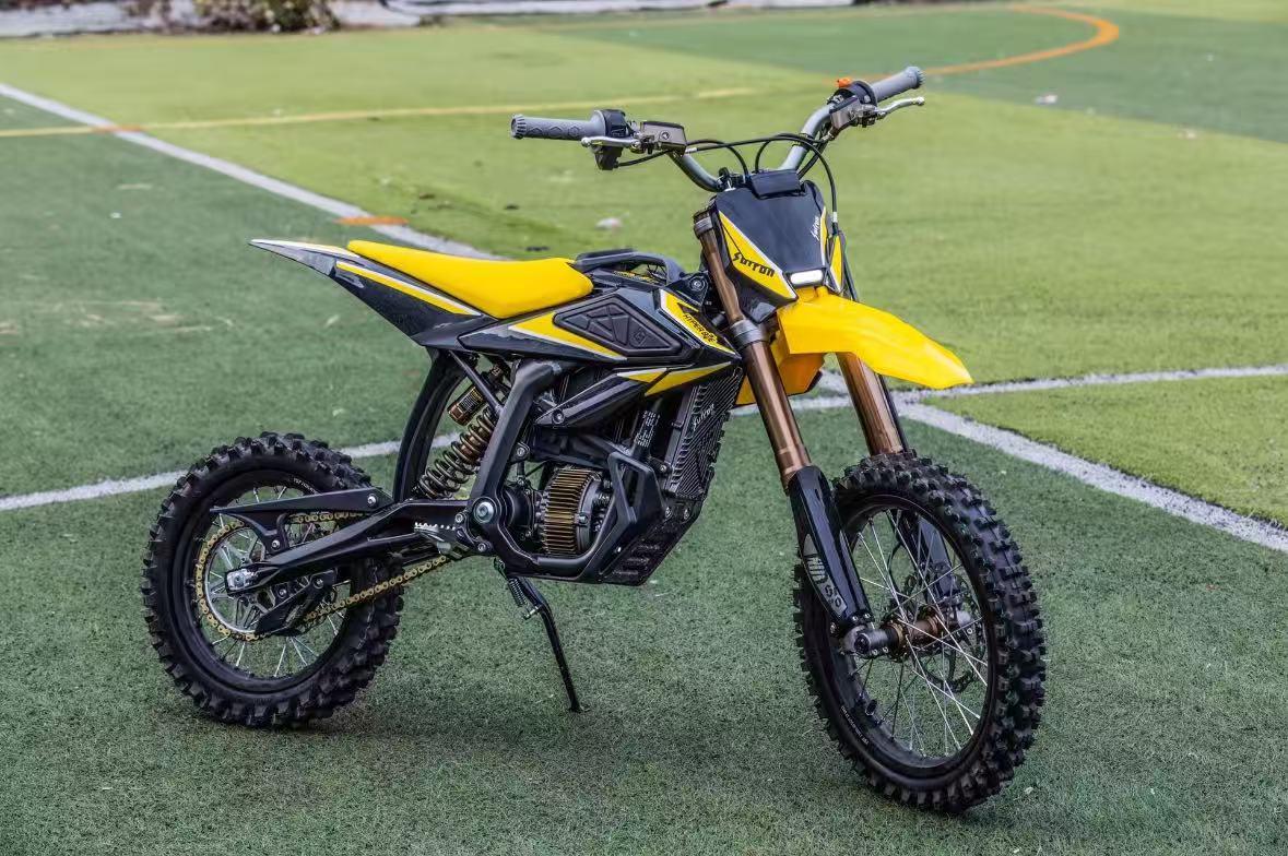 Surron 2026 8kw Surron for Hyper Bee: High-performance Electric Dirt Bike Designed for Off-road Adventures.