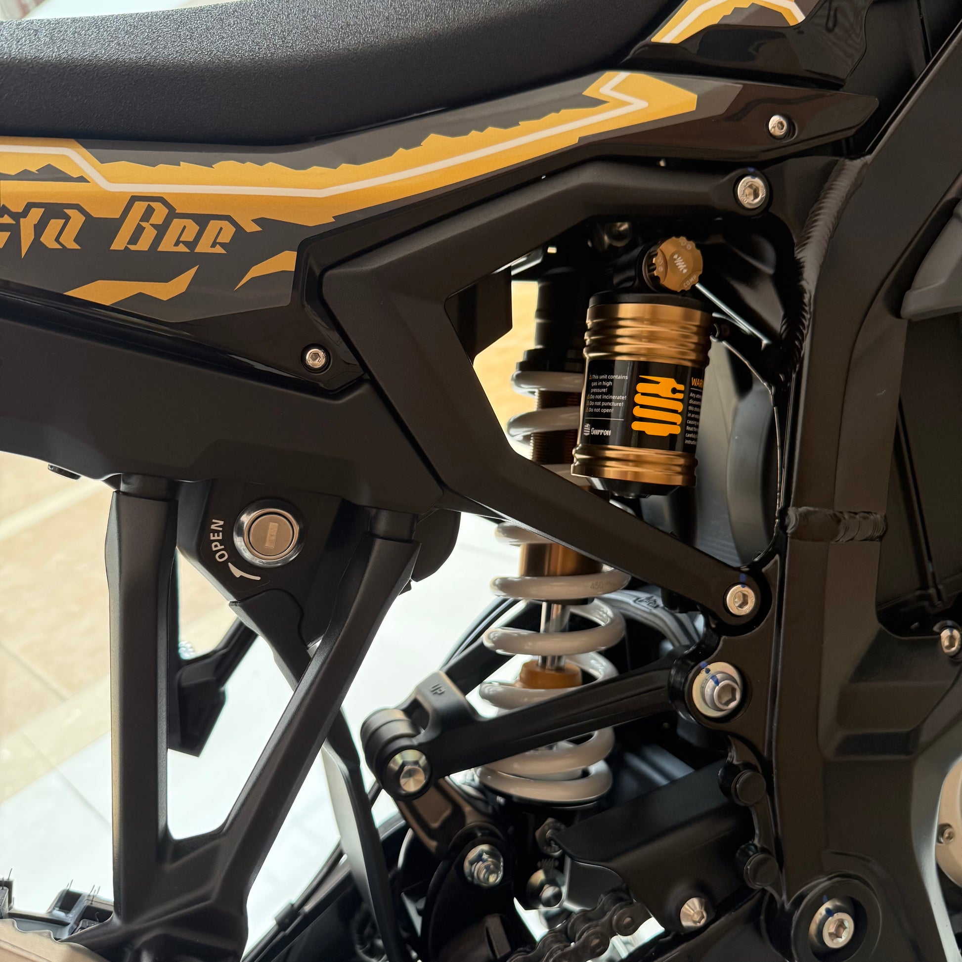 Surron 2026 Surron Ultra Bee Electric Motorcycle 24.5kW Electric Sport E Dirt Bike for Adult