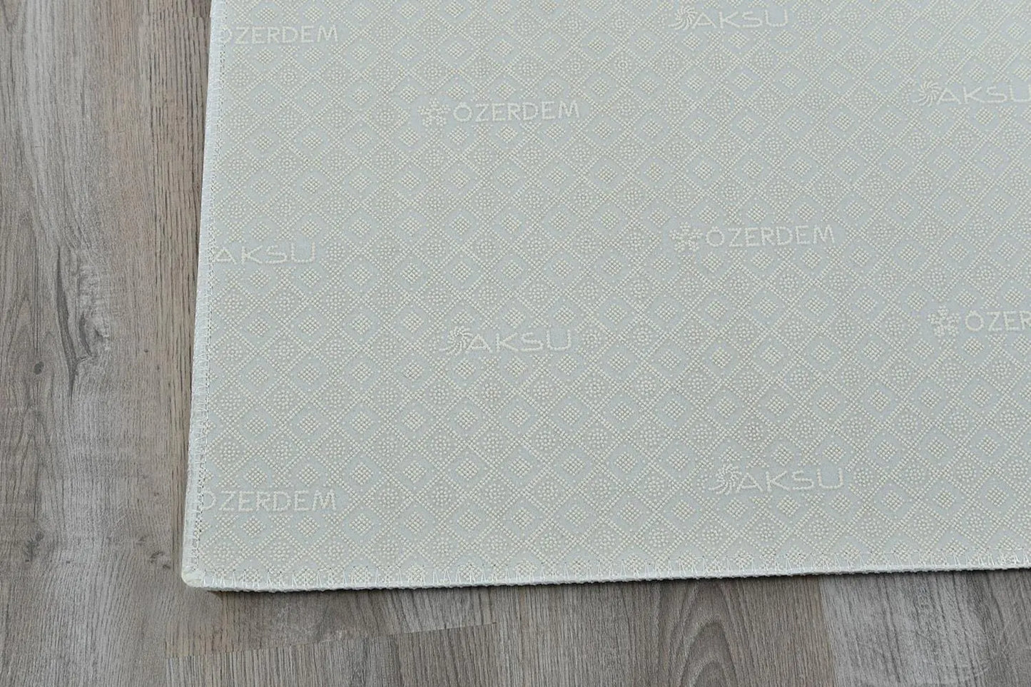 Aksu Non-Slip Floor Carpet 120X180 Pyramid