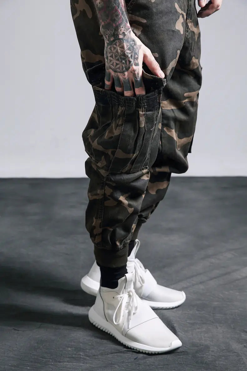 Men's Streetwear Camouflage Cargo Pants in Loose Fit